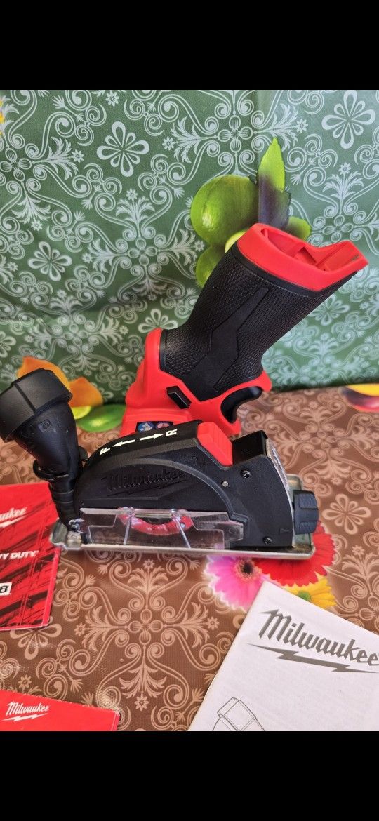 Milwaukee
M12 FUEL 12V Lithium-Ion Brushless Cordless 3 in. Cut Off Saw (Tool-Only)