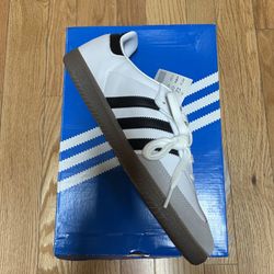 BRAND NEW ADIDAS SAMBA SNEAKER