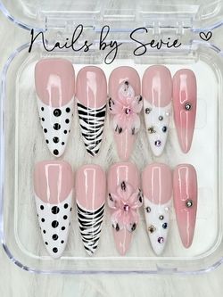 Acrylic Handmade Press-On Nails Set – Pink & Black