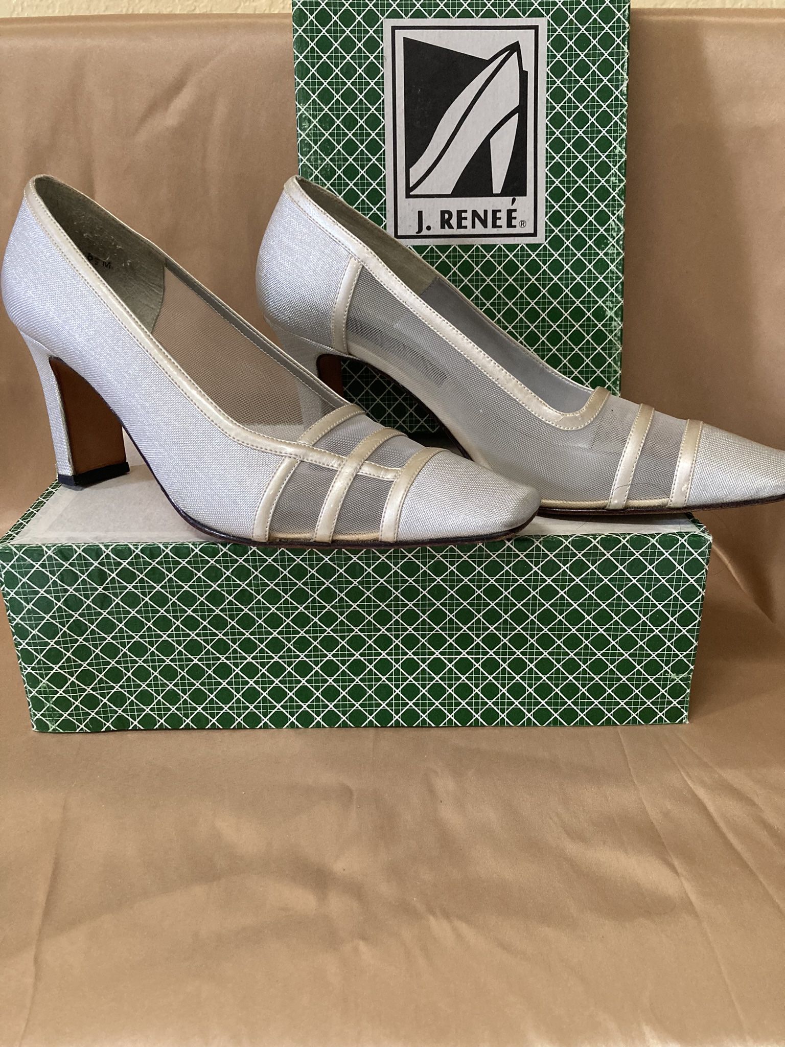 J. Renee (Vintage) Woman’s Gray Pump *SALE*