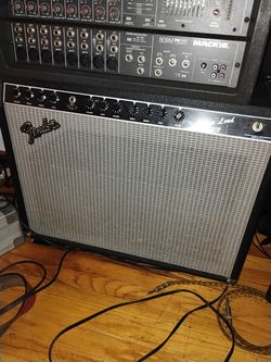 Amp fender 212
