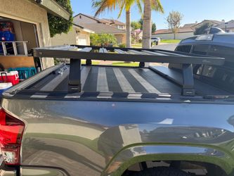 Universal Front Runner Slimline II Bed Rack