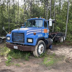 1998 Mack Roll-Off Truck