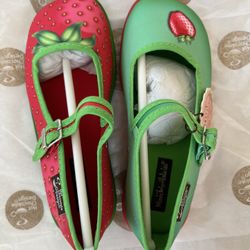 Strawberry style shoes, Hot chocolate design, size US 11.5 And EU 29, new in box never been used ,beautiful color