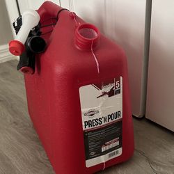 5 Gallon Gasoline Canister (Press & Pour) Feature 