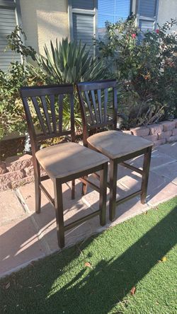 2 hight chairs