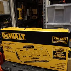 DeWalt 12V/20V Max Lithium-Ion Multi-Port Simultaneous Fast Charger 