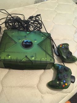 Xbox halo edition with all cord and 2 controllers