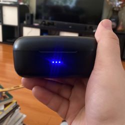 Wireless earbuds 
