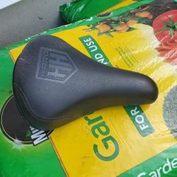 RARE HARO MIDSCHOOL FLATLAND BMX SEAT
