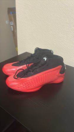 AE1 size 11 men’s