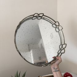 Center piece of a coffee table, side table or vanity