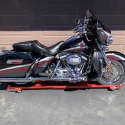 2006 Harley Davidson FLHTCUSE-4300 Original Miles!