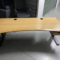 Uplift Standing Desk