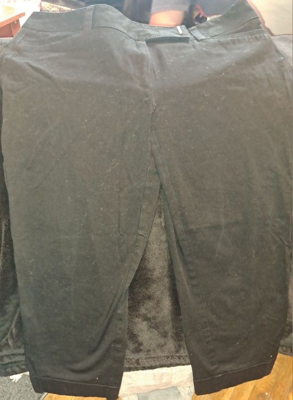 ""White House Black Market""Womens Size 8 Capris