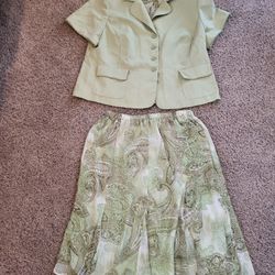 Lot 03 Womens 20 Dress Studio 1 2-piece green blazer and skirt.