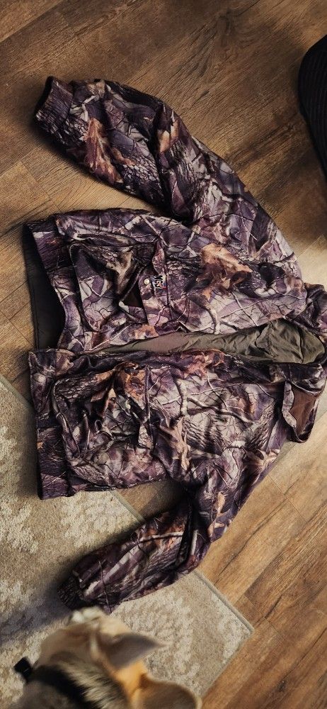 Hunting Clothes And Accessories Selling A Compound Bow Also Just Ask