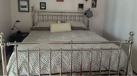 Platinum King Bed w/ Caspar Mattress