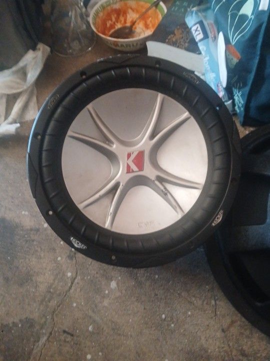 12'' Kicker CVR12 4 OHMS