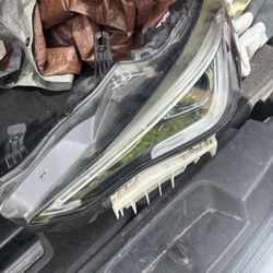 Infiniti Q60 Headlight 