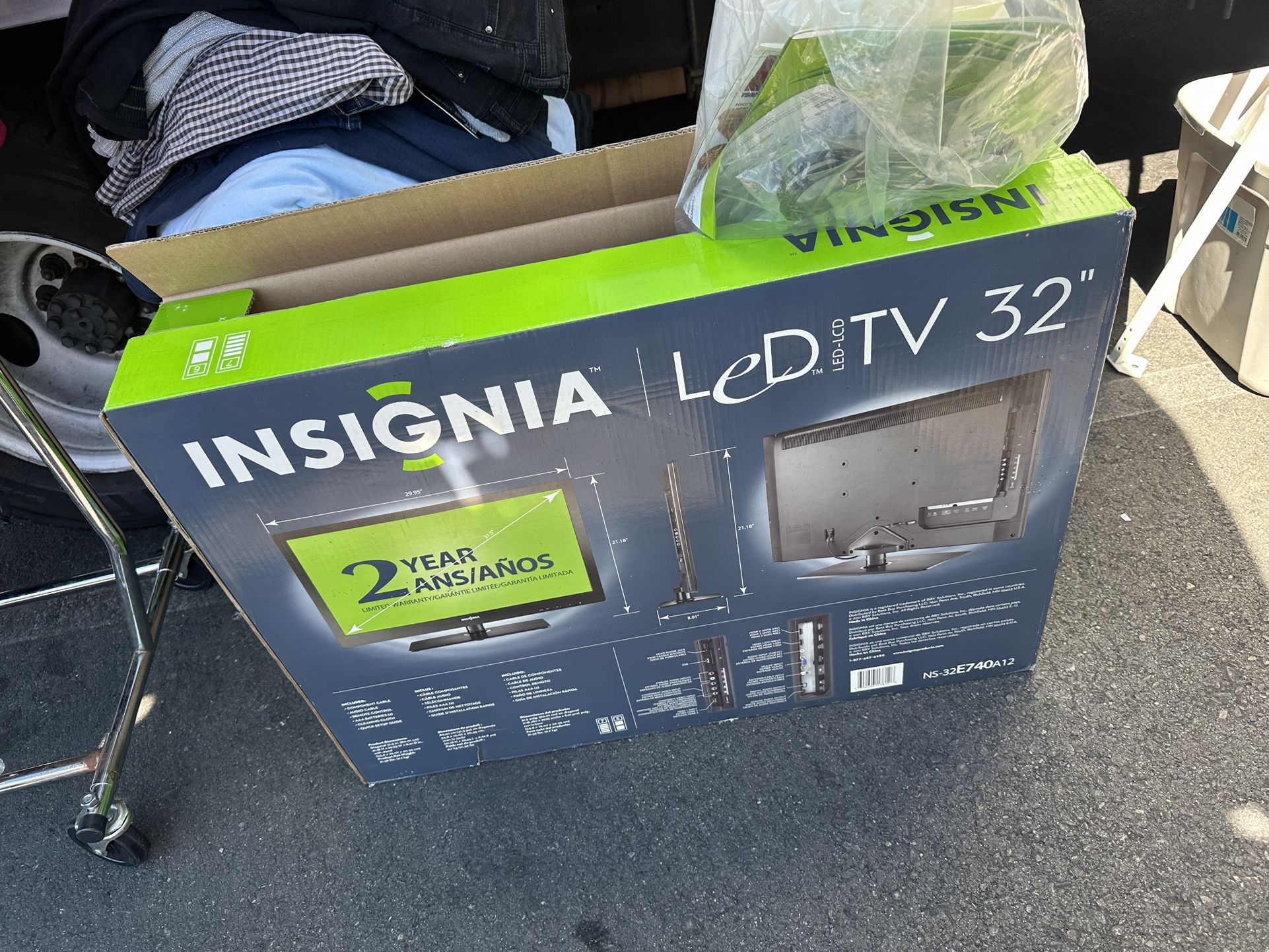 32 Inch Tv In Excellent Condition Comes In The Box Still And Control And Manual With Cables $35