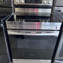 Estufa Nueva muy buenos precios excelentes condiciones funciona bien cuenta con garantía disponible  