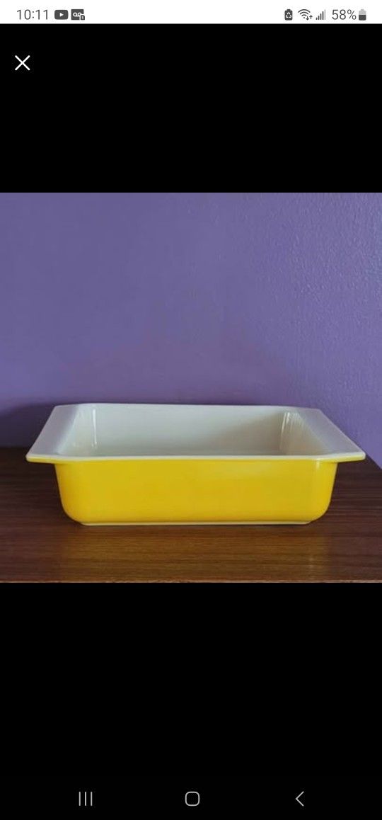 Vintage 1960’s Pyrex Daisy Yellow #922 Brownie Pan 8x8x2