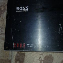 Boss 2800 Watt Amp 