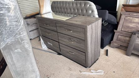 Brand new bed for sale also matching couches