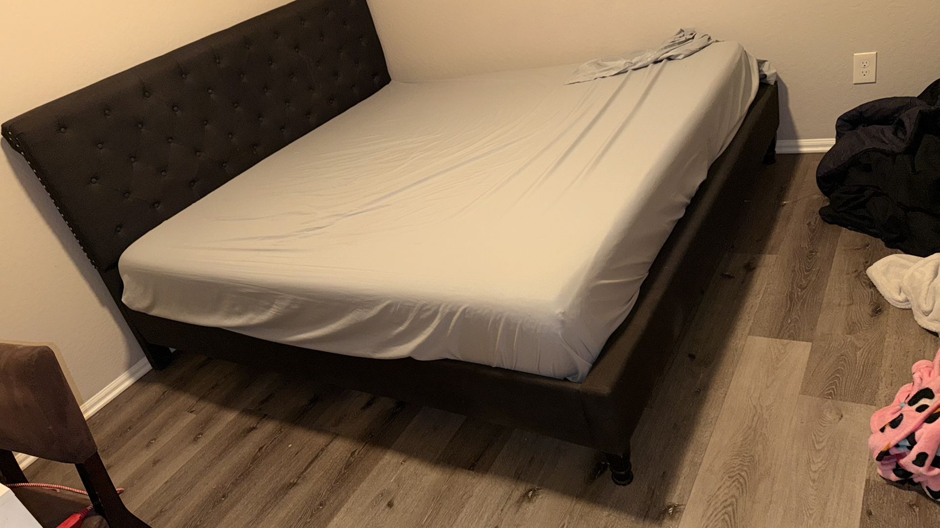  King bed with mattress