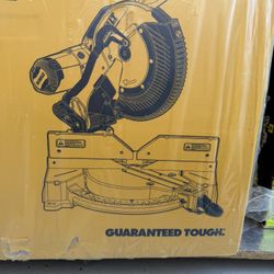 Dewalt saw (NEW)
