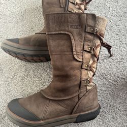Women's winter waterproof boots, size 8.5