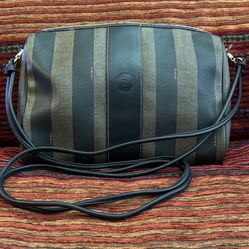 Shoulder Bag Looks Like The Real Thing!!