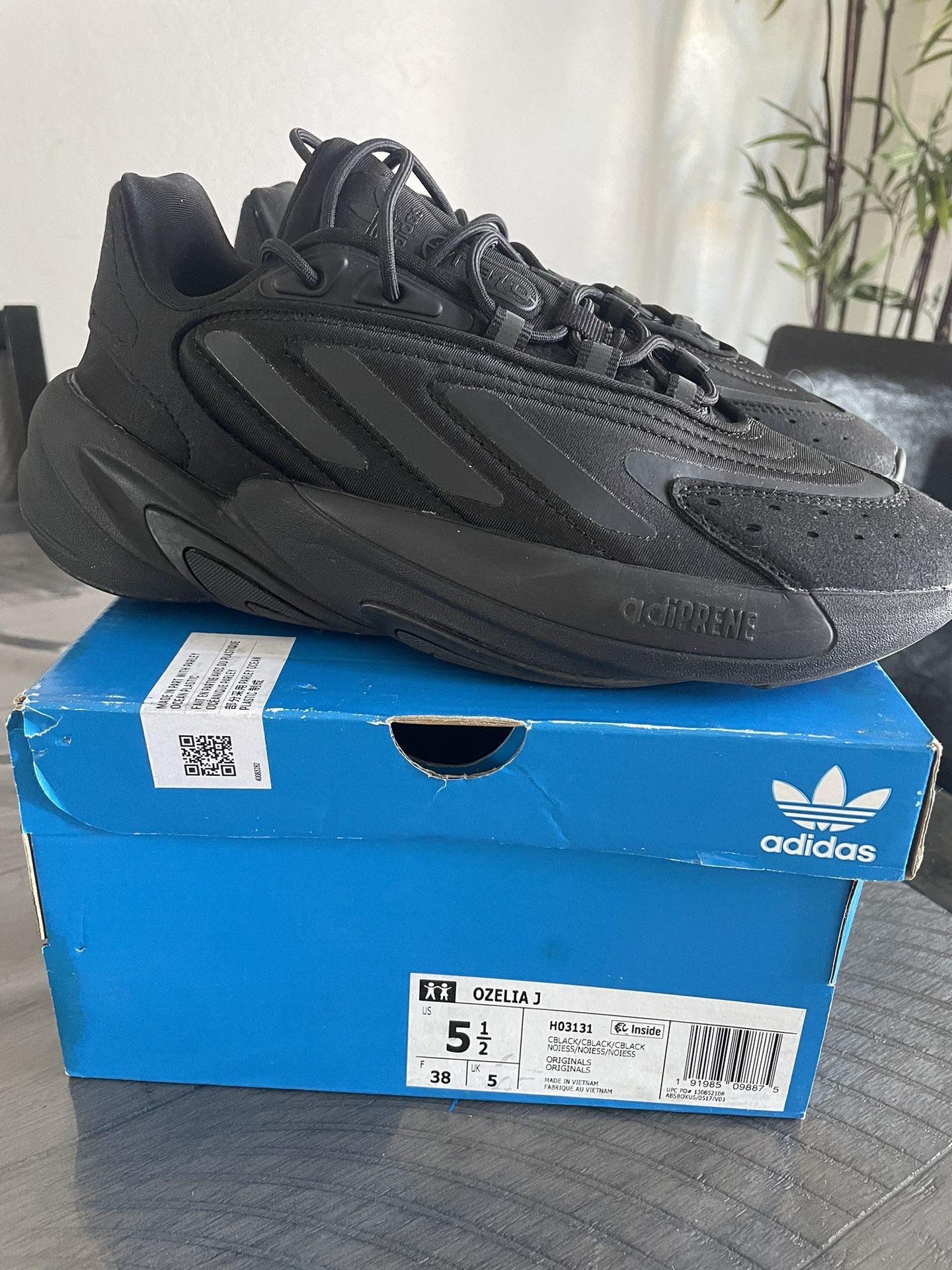 Adidas 5 1/2