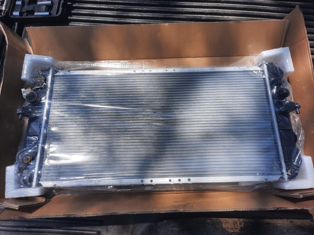 New 2001-2005 Cadillac Deville Radiator