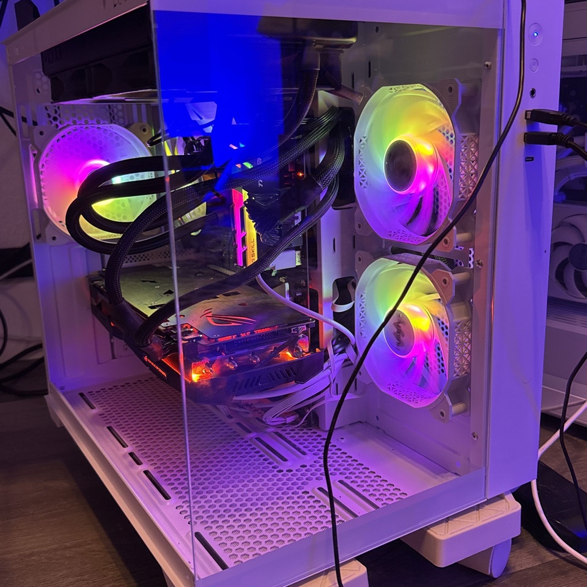 Gaming PC i7 8700K + GTX 1080 Ti + RGB