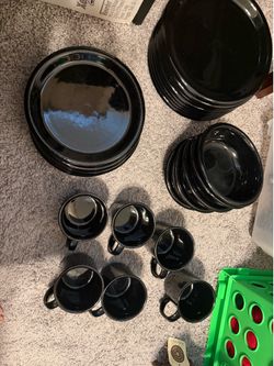 Dinnerware set