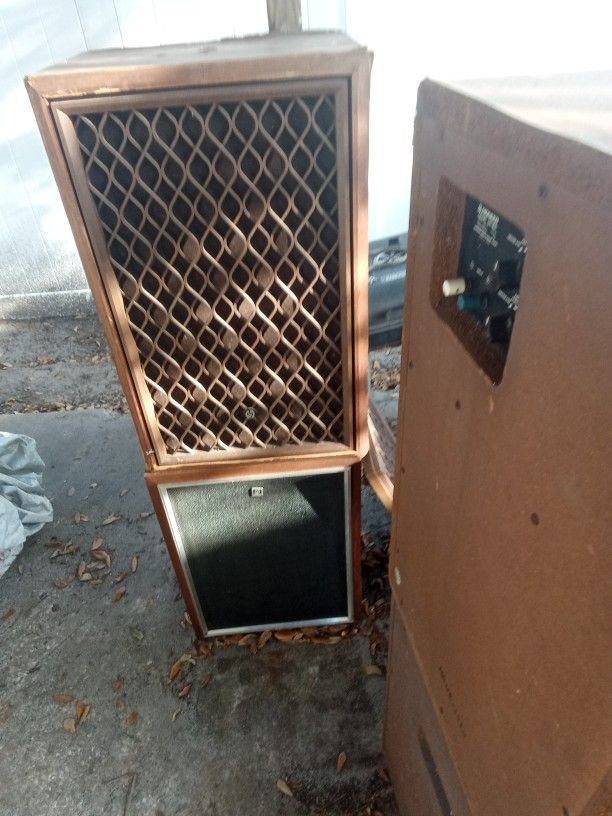 4 Pioneer Speakers