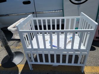 Wood white baby Bassinet