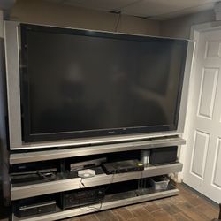 Sony 85 Inch Wega DLP Tv With 2 Stand