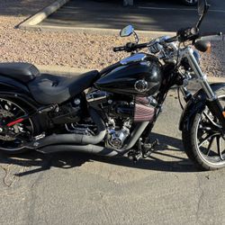 Harley Davidson 2016 Breakout