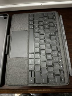 Logitech Combo Touch for iPad 10