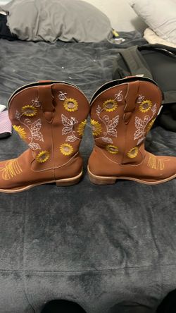 gloryinterest Cowboy Boots for Women Mid Calf Cowgirl Western Boots Sunflower Embroidery Stitched Square Toe Low Heel Brown Yellow