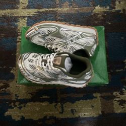 Bottega Veneta need gone fast throw prices