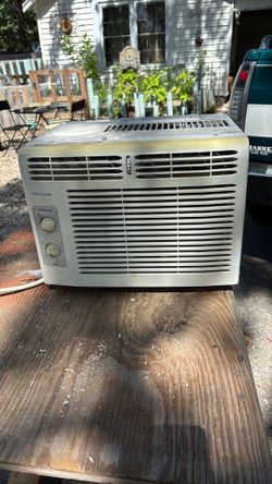 Small clean Frigidaire ac