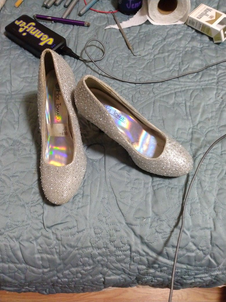 Size 5 1/2 Heels Silver An Crystal