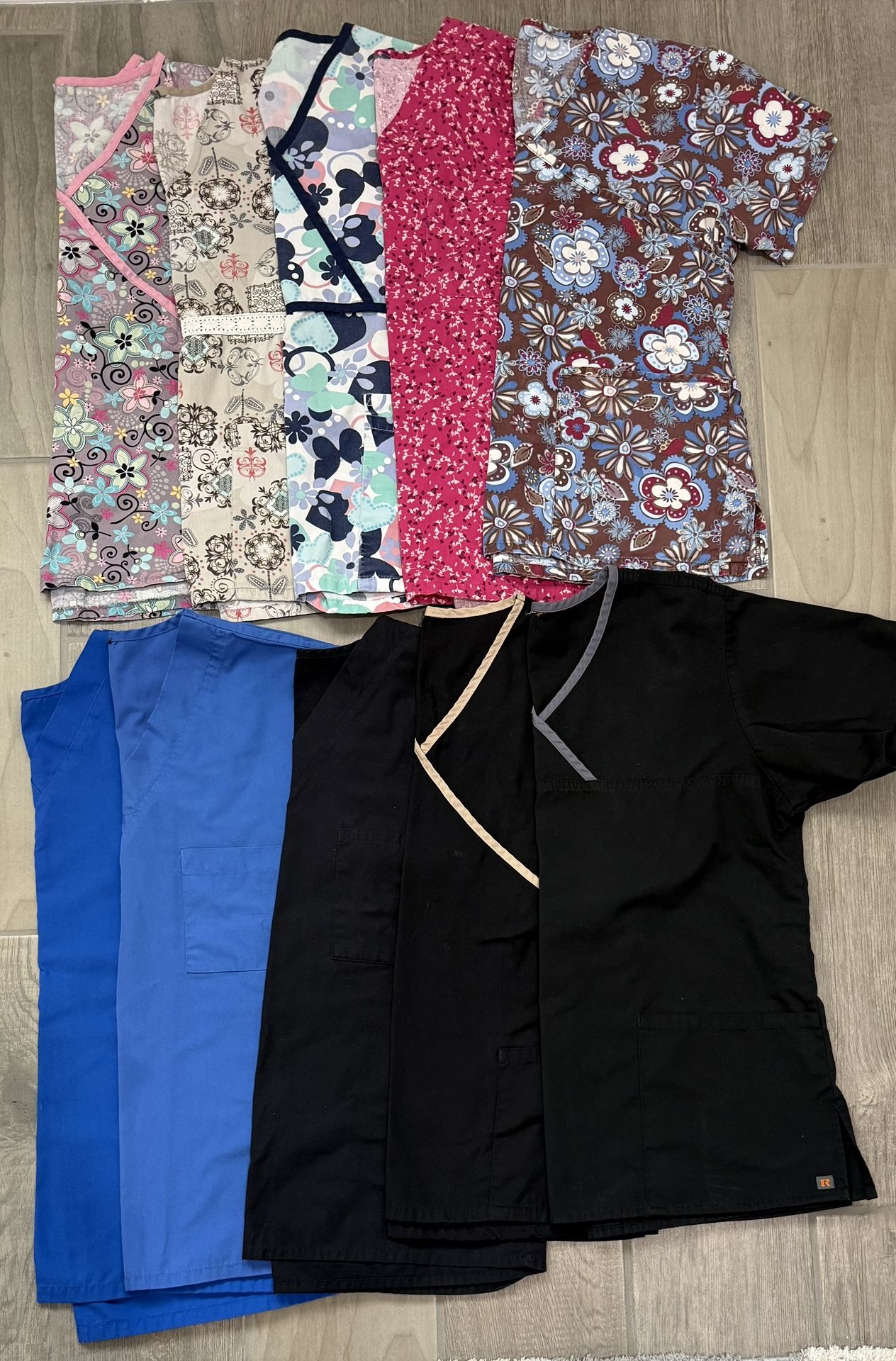 Womens scrub uniforms 10 piece lot of Tops size medium/large (have a lot for pants as well)