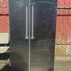 Viking Refrigerator  36in side by side.