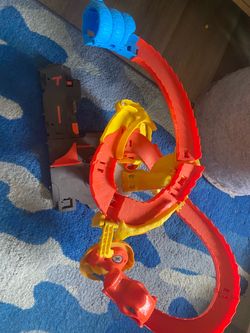 Hot Wheels Dragon Loop Track Set
