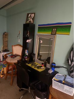 Barber set up desk